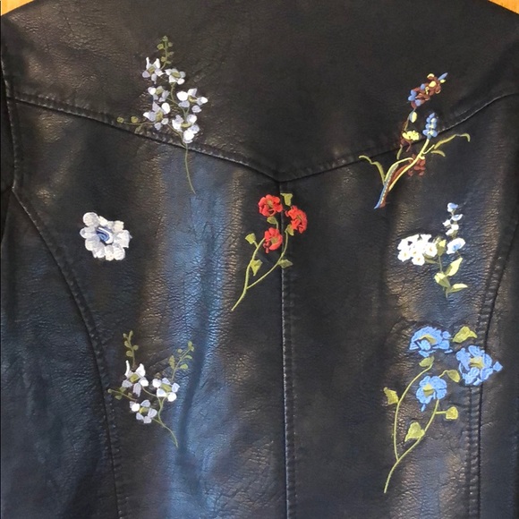 Black leather jacket - Picture 3 of 8